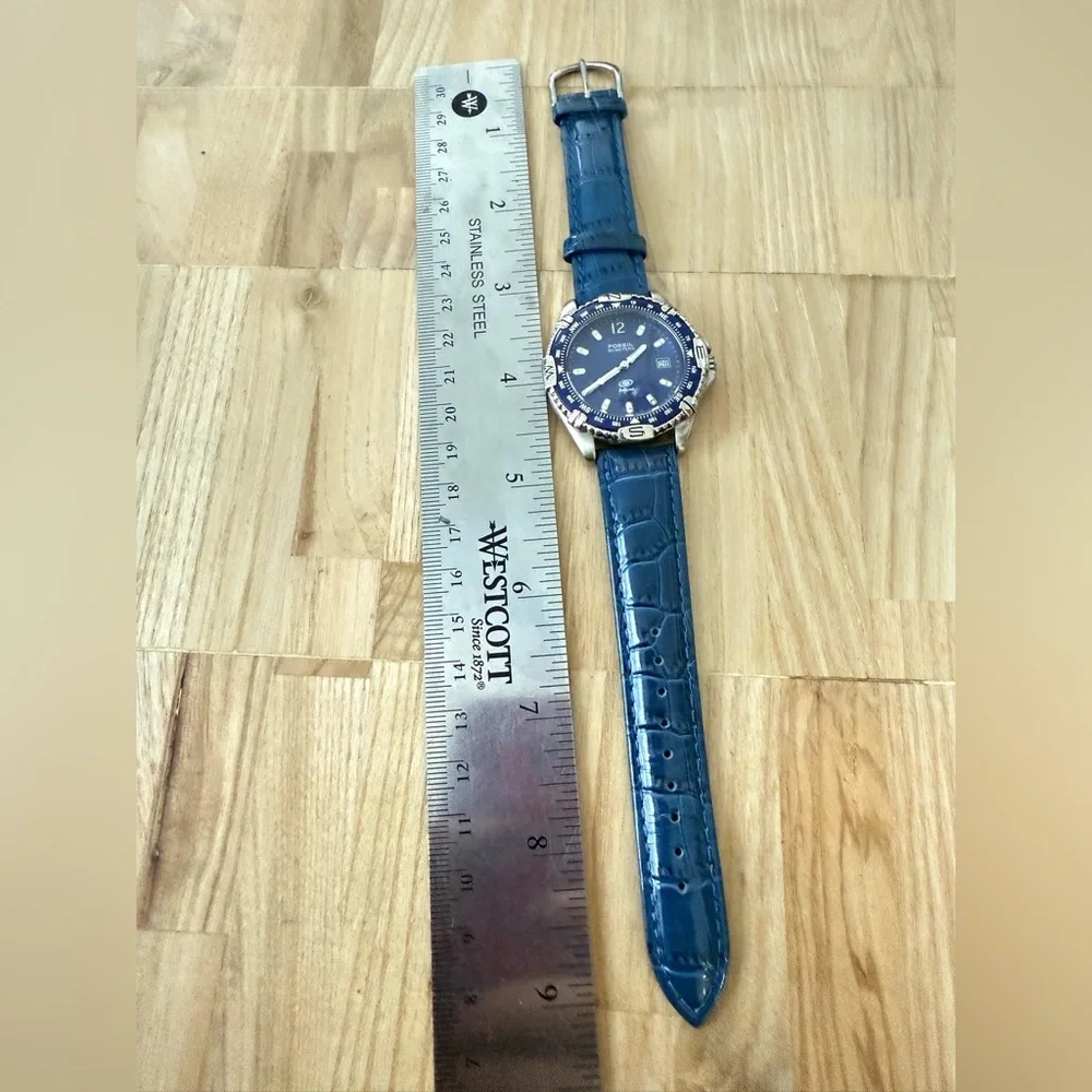 Fossil Blue stainless steel sport diver style blue leather watch NEW BATTERY